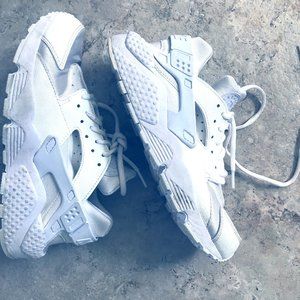 Women's Size 8 Nike Huarache